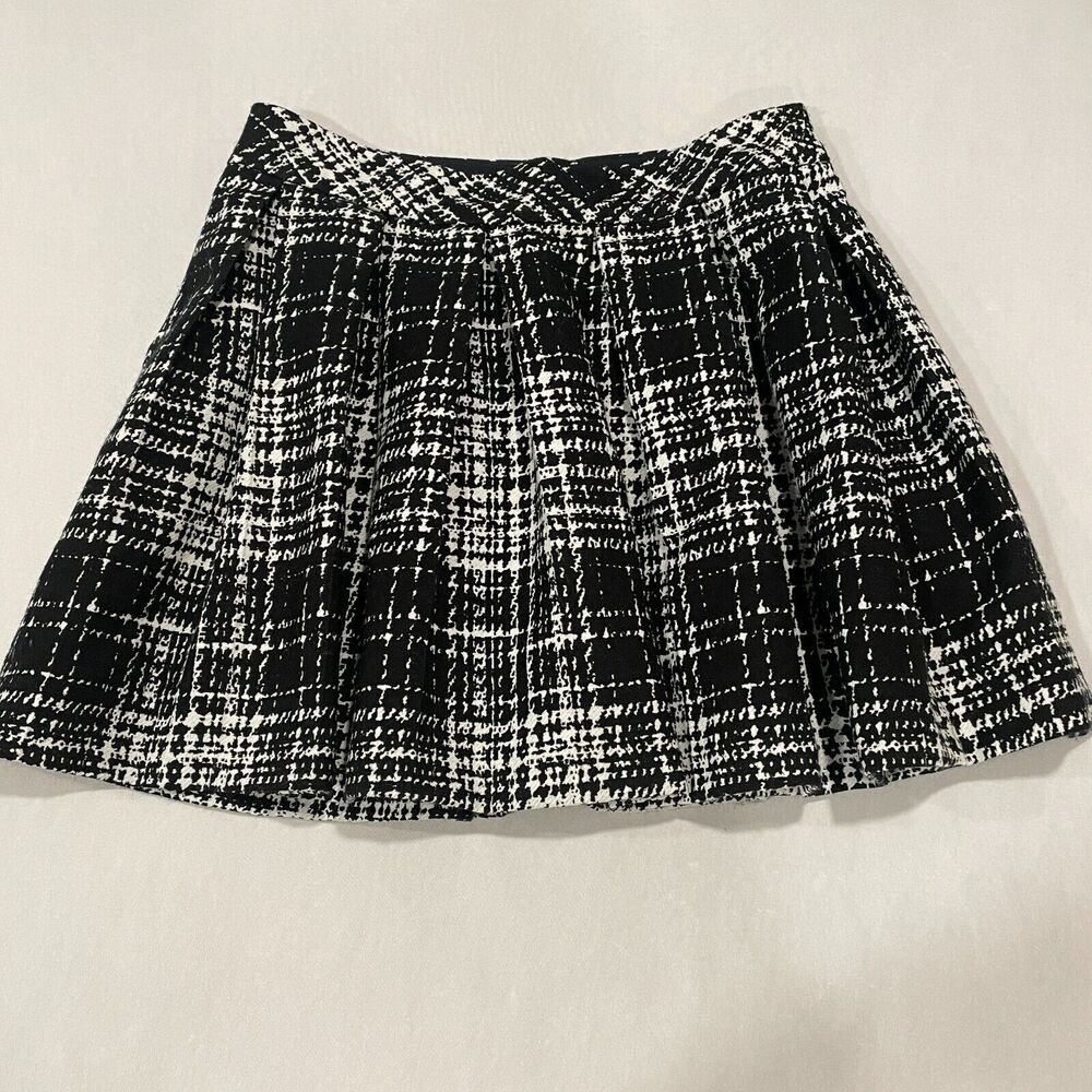 ~~ Banana Republic Sz 8 Black & White Plaid Lined Pleated Circle Mini/Knee Skirt